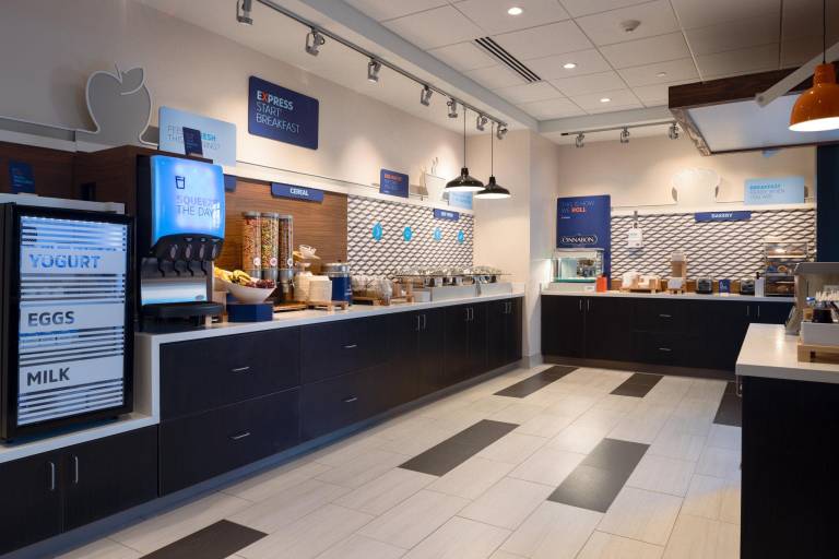 Holiday Inn Express and Suites Tulsa Downtown - Arts District By IHG — photo 4