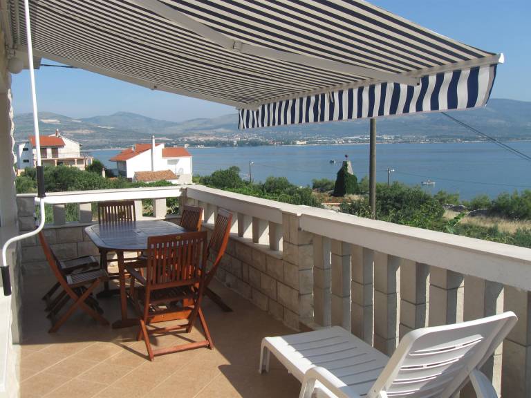 Two bedroom apartment with terrace and sea view Slatine, Čiovo (A-17456-a) in Okrug