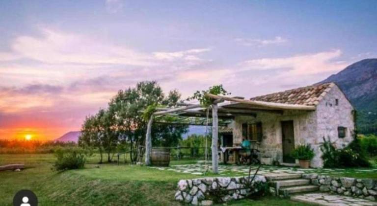 Wonderful lodge with private pool, BBQ & yard | Suitable for remote work | Pet-friendly in Konavle