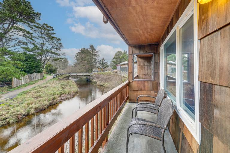 Walk to Neskowin Beach! Creekside Oregon Retreat — photo 3