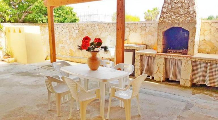 Vacation home with 3 rooms for 8 persons in Alezio