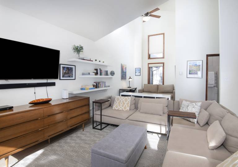 Child-friendly duplex with BBQ, jacuzzi & yard | Mountain view | Suitable for remote work | Pets are welcome — photo 5
