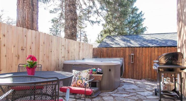 Vacation home with jacuzzi | Pet-friendly — photo 4