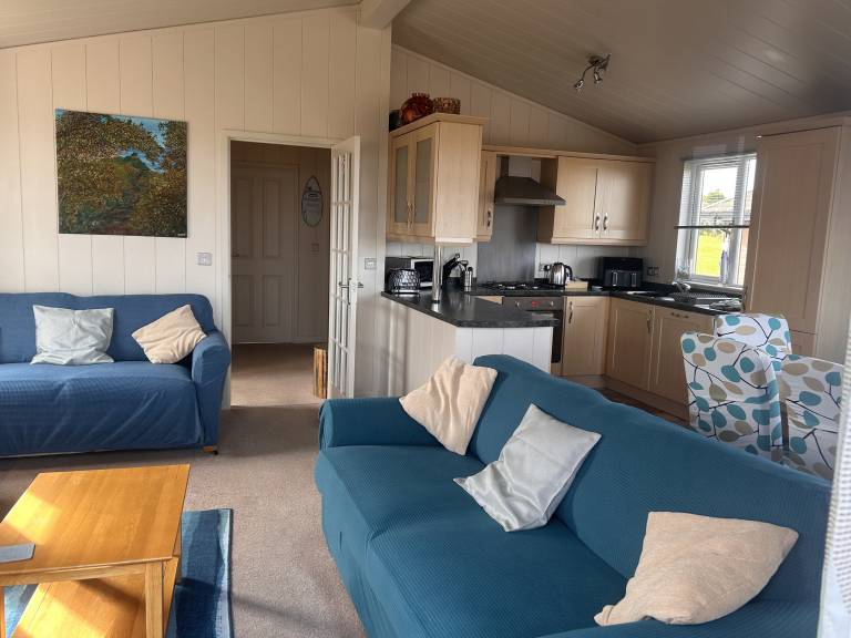 Cottage with patio & garden | Beach view — photo 2