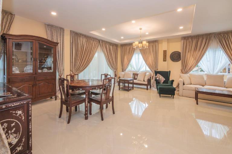 Villa with grill, pool & yard — photo 3