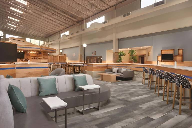 URBANA HOTEL & CONFERENCE CENTER — photo 3