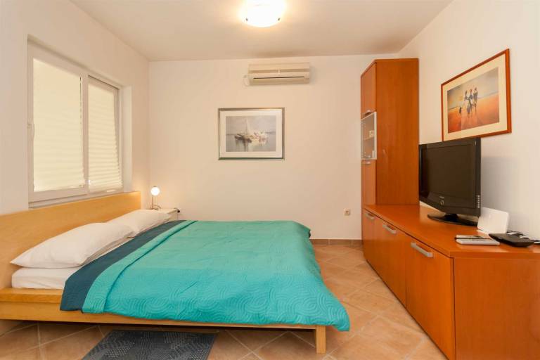 Ema - Cozy Pet-friendly Suite for Two with Parking — photo 2