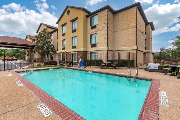Comfort Inn & Suites Mansfield — photo 2