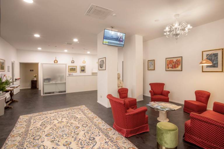 V HOTEL — photo 2