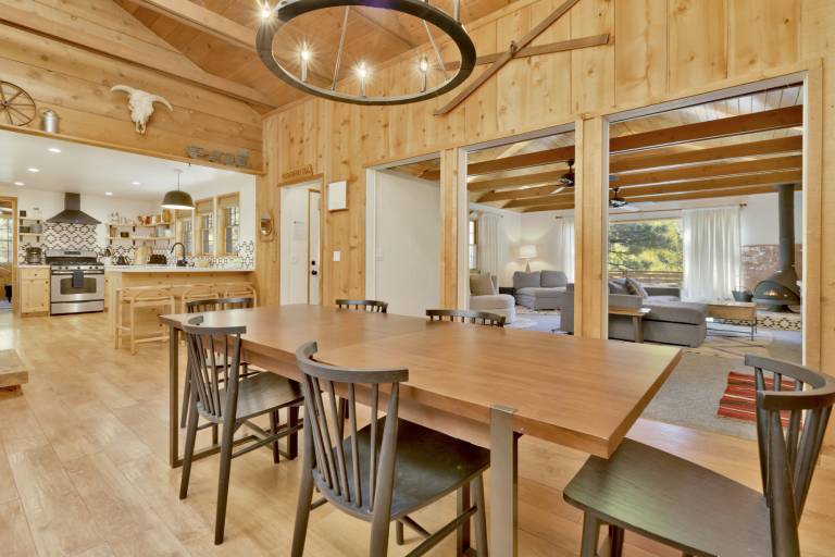 Child-friendly cabin with hot tub & barbecue | Mountain view | Pets allowed — photo 4