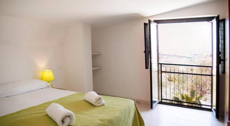 Serviced apartment with pool, patio & yard | Pets are welcome — photo 2