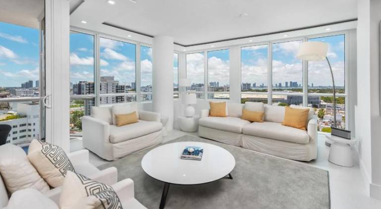 Holiday apartment with hot tub | Close to Miami Beach Botanical Garden in Miami Beach, FL