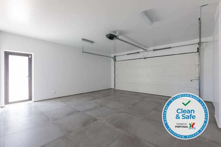 Family-friendly ample villa with hot tub, BBQ & yard | Garden view | Dogs allowed — photo 5