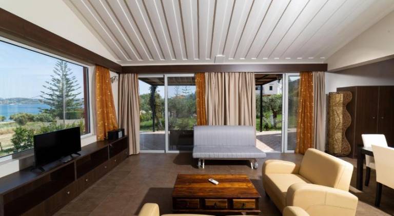 Wonderful serviced apartment with yard, pool & patio | Pets allowed — photo 2