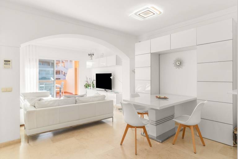 Apartment 'Jardines Santa Maria Golf Elviria' with Shared Pool, Wi-Fi and Air Conditioning — photo 5
