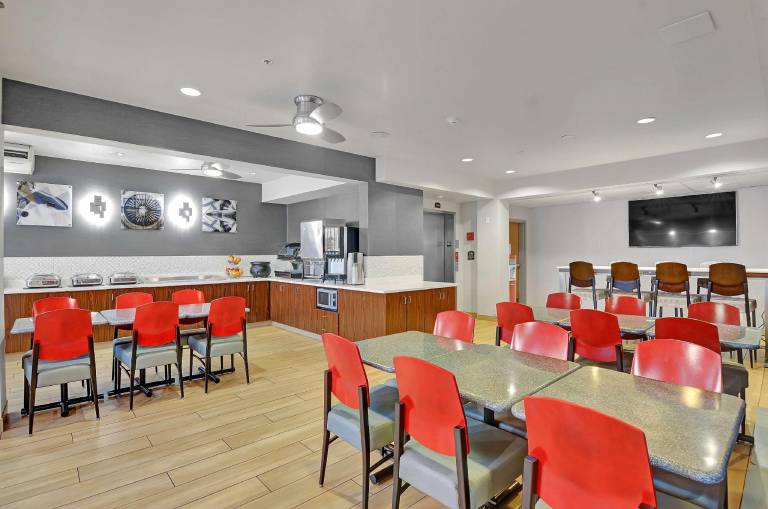 Executive Residency by Best Western Navigator Inn & Suites — photo 4