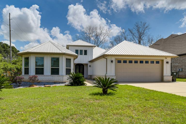 Elegant Home w/ Outdoor Kitchen in Robertsdale — photo 4