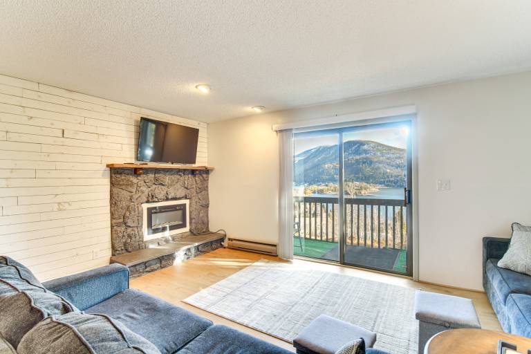 Ski, Hike & Snowmobile: Mtn-View Grand Lake Gem! — photo 3