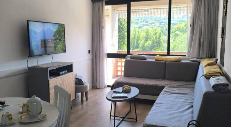 Rental apartment with patio & pool | Perfect for remote work — photo 2