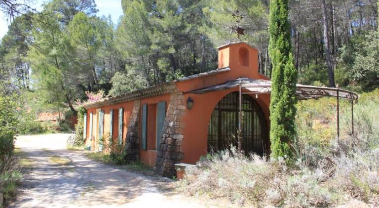House with private pool, barbecue & yard in Aix-en-Provence