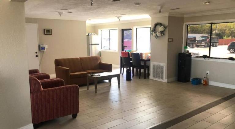 Executive Inn & Suites — photo 5