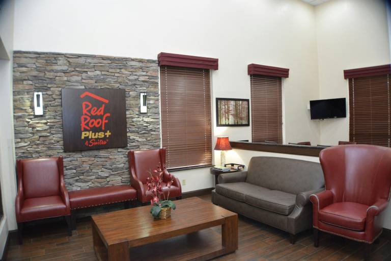 Red Roof PLUS & Suites Chattanooga - Downtown — photo 3