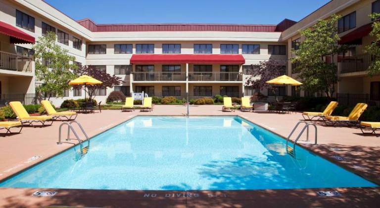 DoubleTree Suites by Hilton Cincinnati - Blue Ash — photo 3