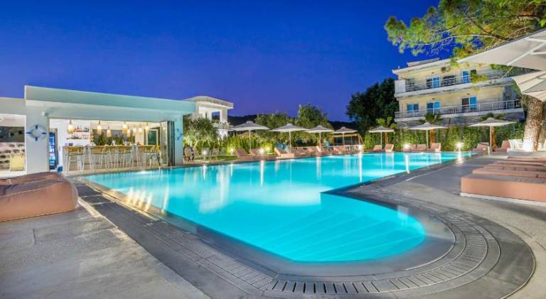 Cocoοns Suites & Villas Fourka — photo 3