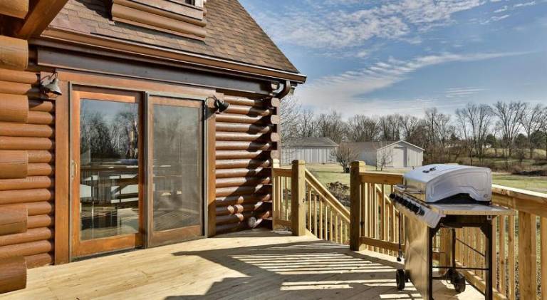 Rec Farm-Log Cabin on Farm, Lake, Hot Tub, Arcade, Pickleball — photo 5