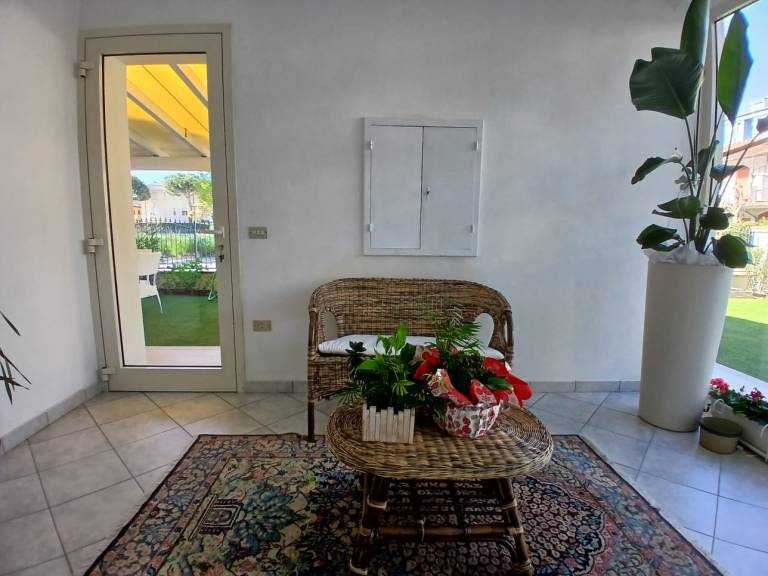 Holiday apartment with patio | City view — photo 5
