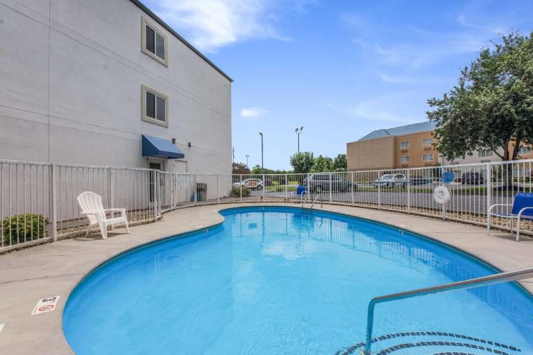 Americas Best Value Inn Knoxville East — photo 2