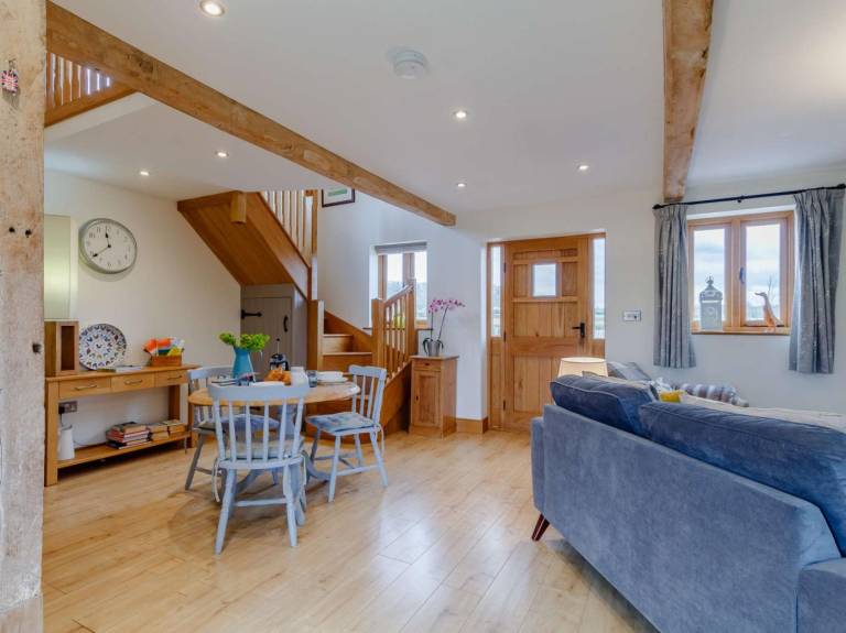 Cottage with garden & hot tub — photo 4