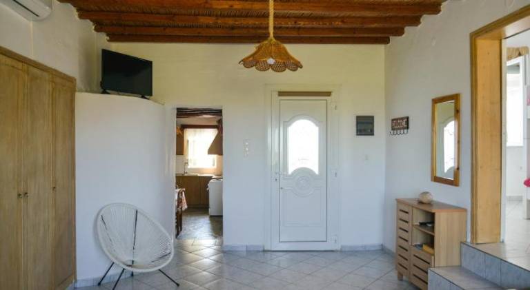 House with yard & terrace | Pets allowed — photo 3