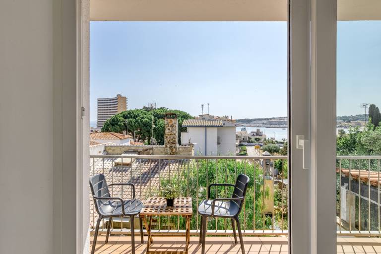 Bright Apartment 100 m from the Beach – 1st Floor in L'Escala