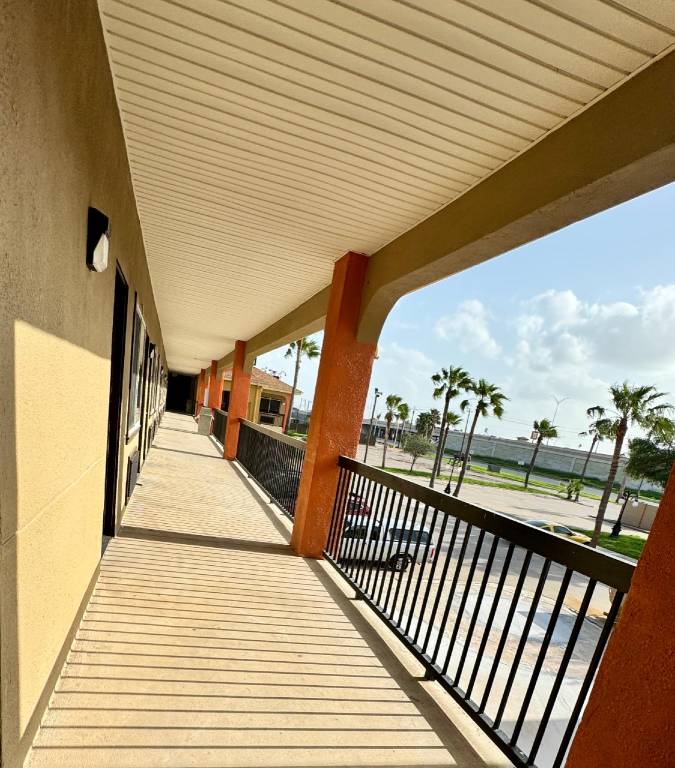 Texas Inn and Suites City Center at University Dr. — photo 2