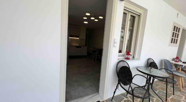 Beautiful apartment with yard & patio | Pet-friendly — photo 5