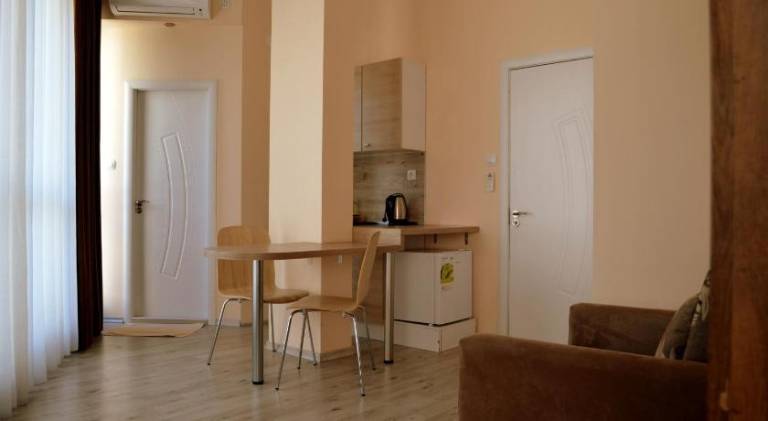 Rental apartment with terrace — photo 2