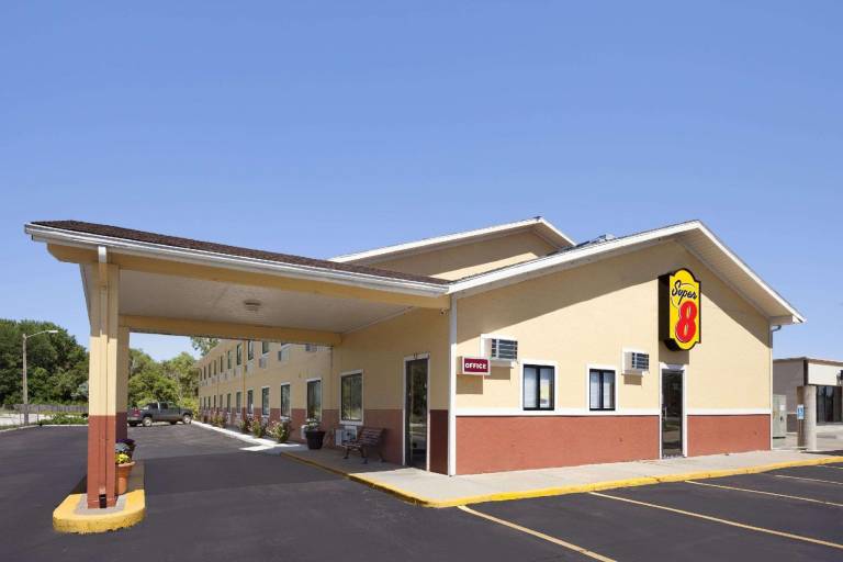 Super 8 by Wyndham Fremont NE in Fremont, NE