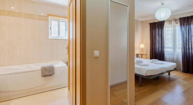 Fully equipped apartment with patio & hot tub | Pet-friendly — photo 2