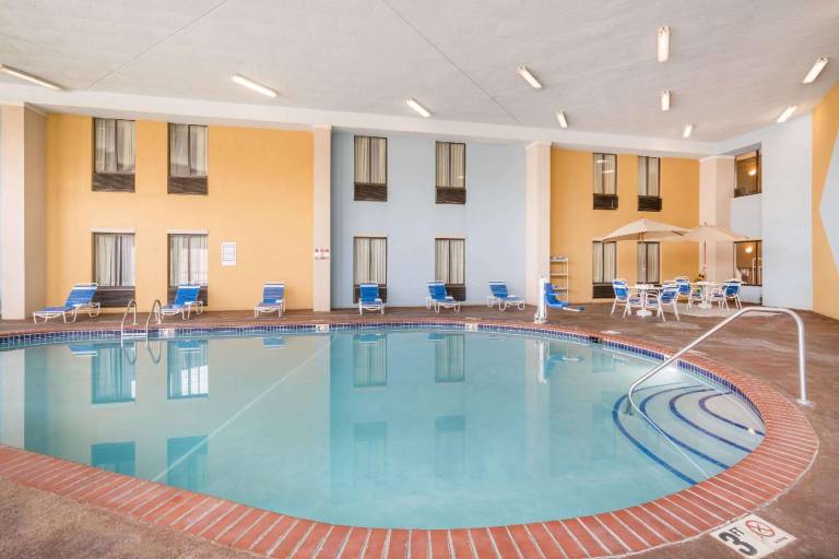 AmericInn by Wyndham Johnston Des Moines — photo 2