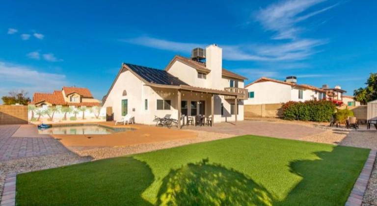 Vacation home with private pool & barbeque — photo 4