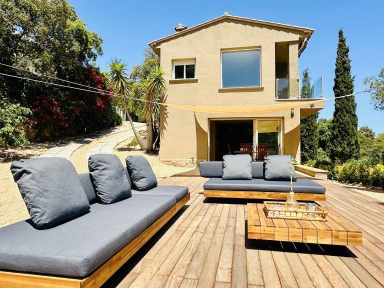 Villa with BBQ, private pool & garden — photo 2