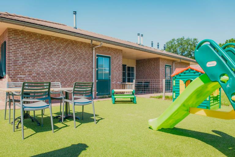 Holiday park with garden, pool & patio — photo 4