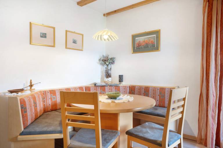 Holiday apartment with fast internet, terrace & garden | Garden view — photo 4
