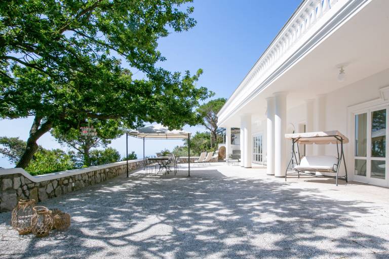 Villa with patio & yard — photo 3