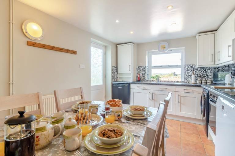 Fully equipped nice cottage with yard & barbeque | Pets allowed — photo 4