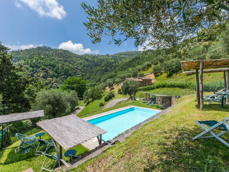 Vacation home with yard, pool & grill — photo 3