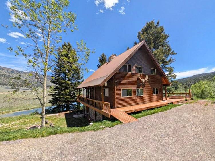 Cabin ∙ 4 Bedrooms ∙ 11 Guests - Idaho