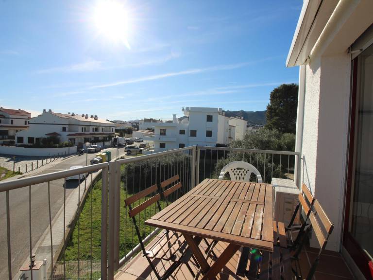 Holiday apartment | Close to the beach | Pet-friendly in Llanca