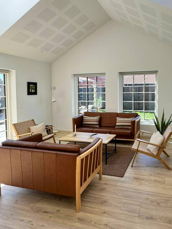 House with yard, patio & BBQ — photo 4